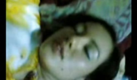 malay- awek baju kurung kuning